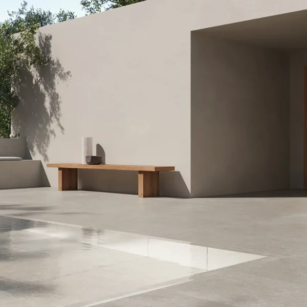 Gresie porțelanată Limestone Piemme — English Grey, terasă cu piscină